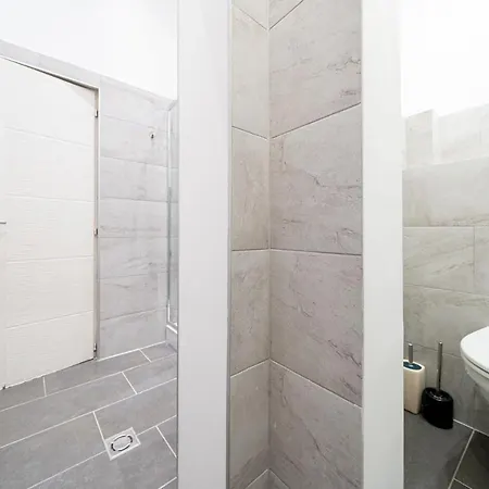 Apartment A30- Boutique Apartments, Location. By Bqa *